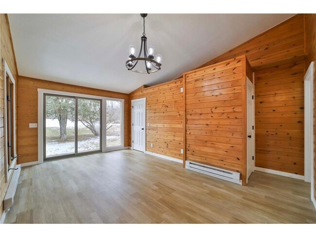 Building Photo - 3 Bedroom, 2 Bathroom Single Family House
