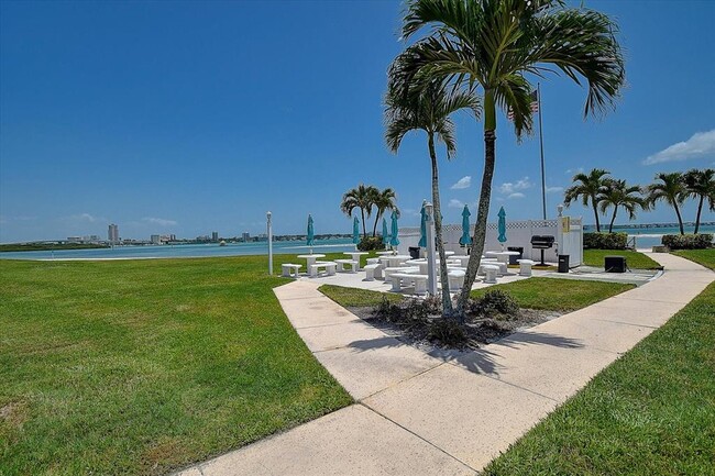 Building Photo - 865 S Gulfview Blvd