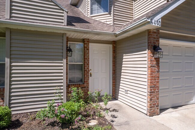 Building Photo - 4401-4403-4403 Cheryl Ct