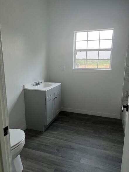 Building Photo - 425 Weber Hoese Ln