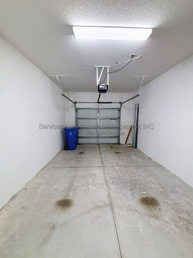 Building Photo - 9528 Pembrooke Pines Dr