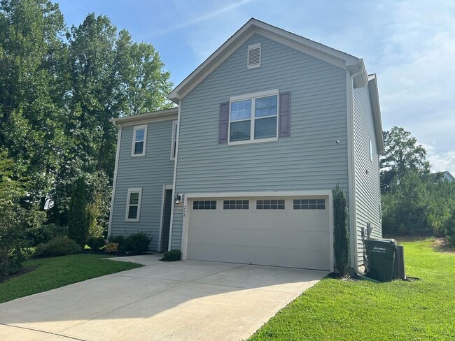 Primary Photo - 3 Bed | 2.5 Bath House in Clayton