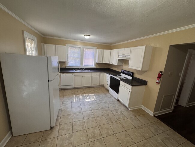 Building Photo - 111 E Screven St