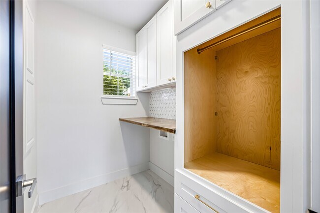 Building Photo - 2401 Fastwater Creek Ct