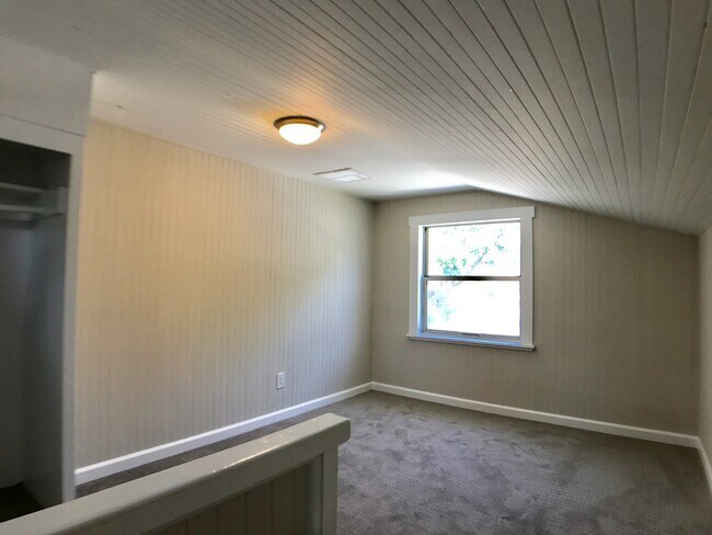 Building Photo - 528 E Washington Ave