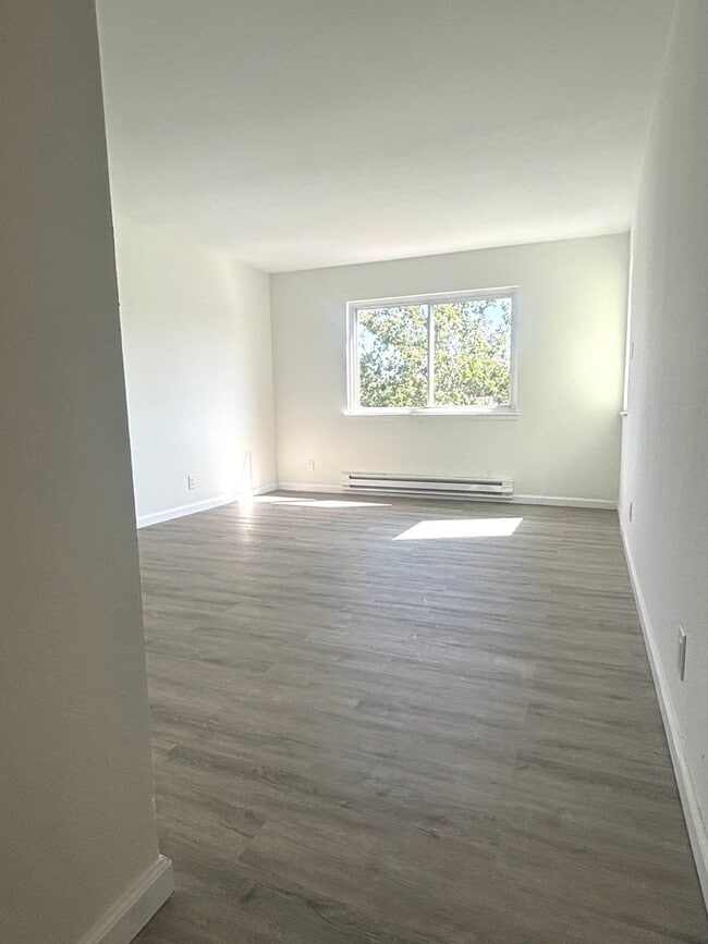 Building Photo - Redwood City Apartments Unit 5