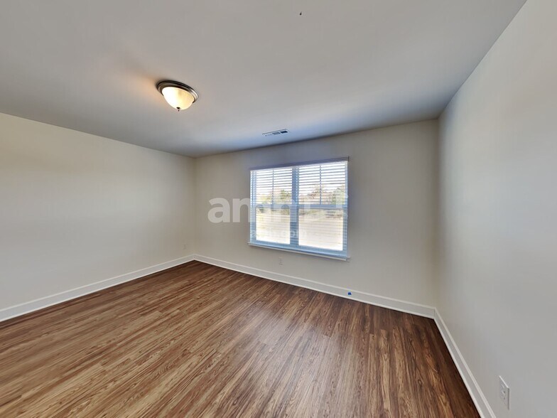 Building Photo - 5240 Maxwell Rd