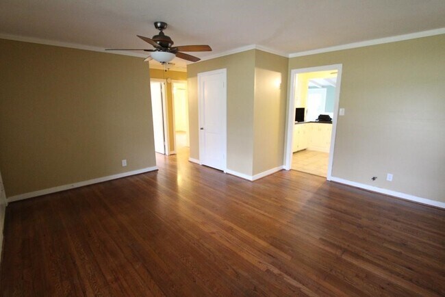 Building Photo - 1415 Zora St