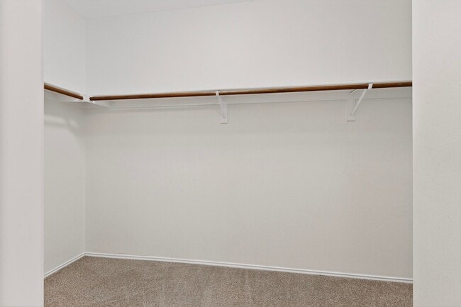 Building Photo - 817 Edmonton Dr