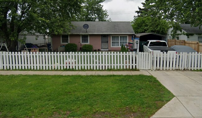 Building Photo - 3631 Decamp Dr