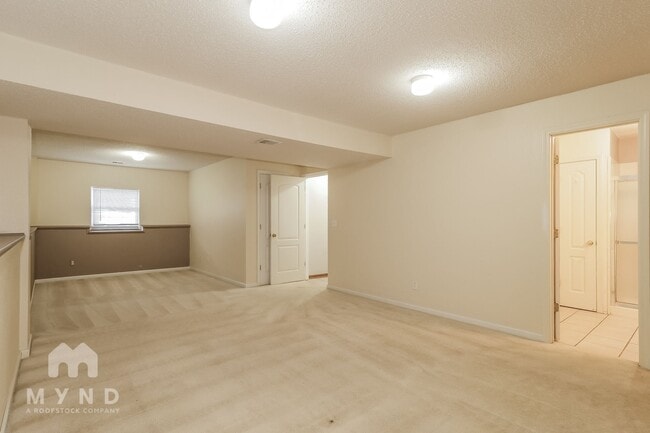Building Photo - 911 McIntosh Cir