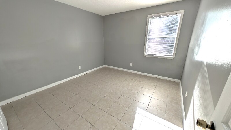 Building Photo - 1007 Winton Ave