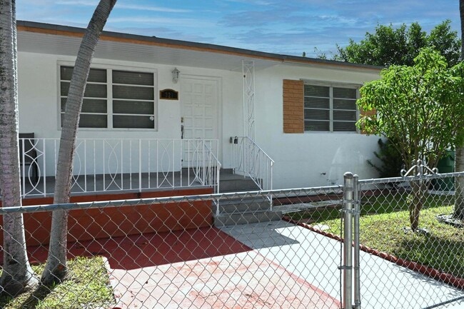 Building Photo - 321 NW 21st Ave