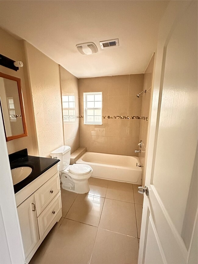 Building Photo - 2618 Hill Ave