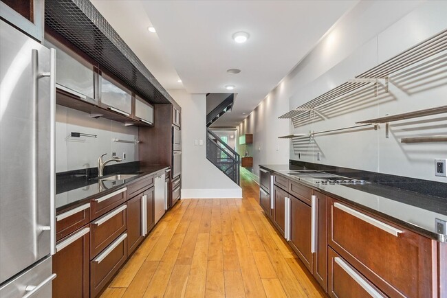 Building Photo - 505 S Milton Ave