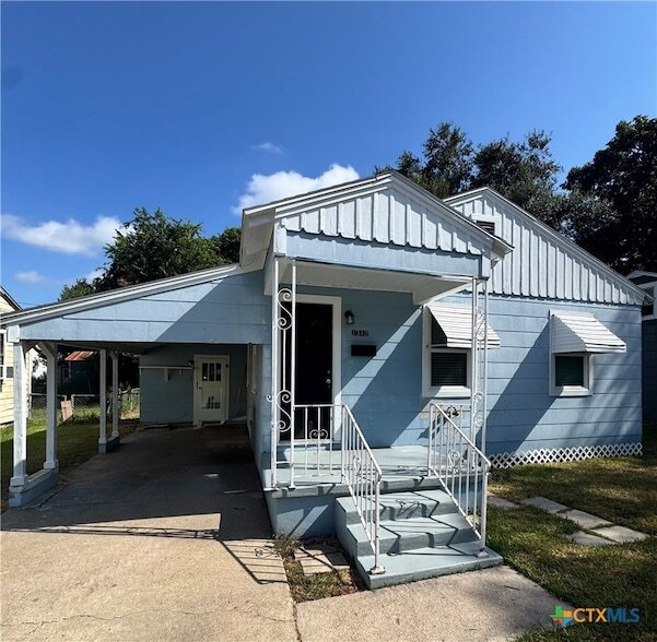 Building Photo - 1312 E Mistletoe Ave