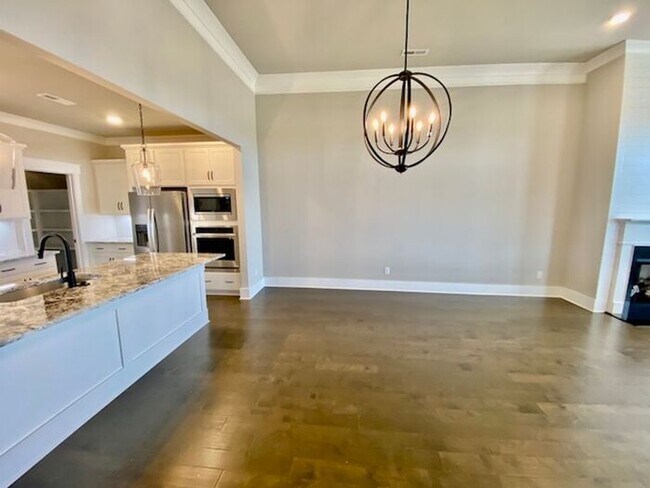 Building Photo - Clift Farm townhome with a fence and 3 car garage