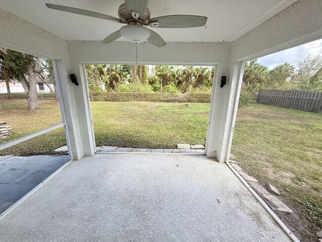 Building Photo - Beautifully updated 3BR/2BA home in a prime North Port location!