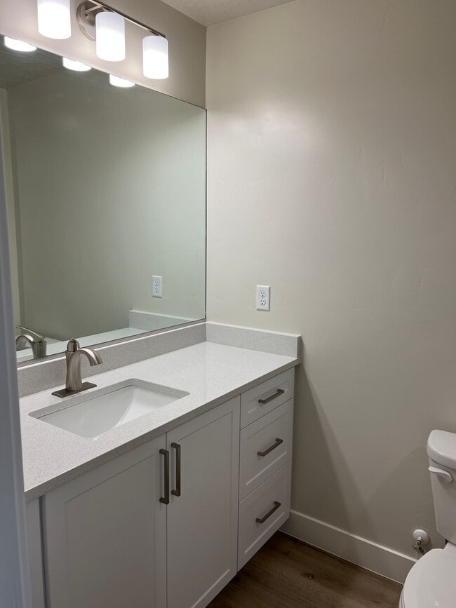 Building Photo - 3 Bedroom 2.5 Bathroom Townhome in Washington!