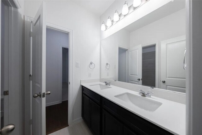 Building Photo - 5509 Candlewood Dr