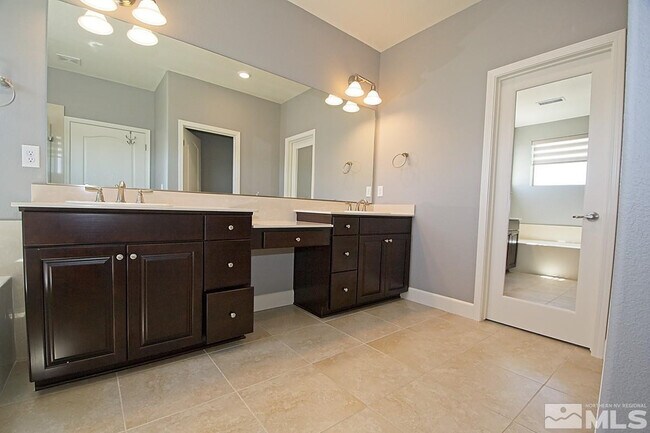 Building Photo - 1390 Trailhead Dr