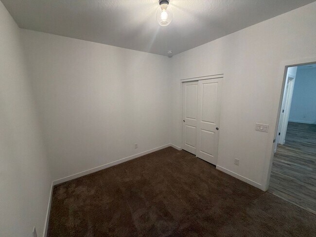 Building Photo - 17072 W Alice Ave