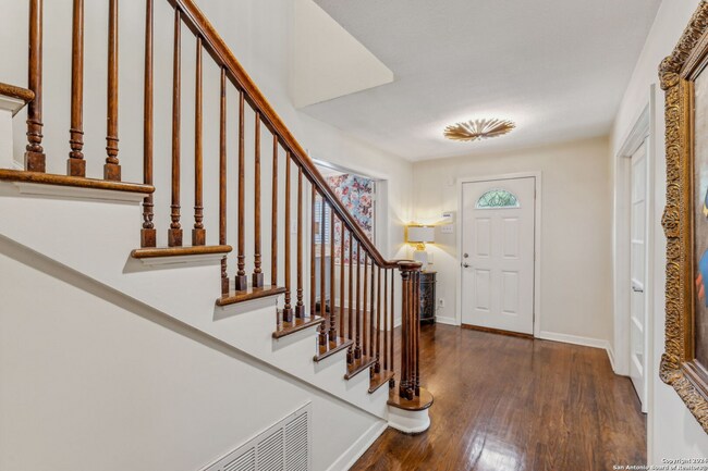 Building Photo - BEAUTIFUL 4-BEDROOM HOME IN TERRELL HILLS