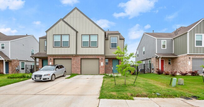 Building Photo - 7304 Sparkling Light Dr