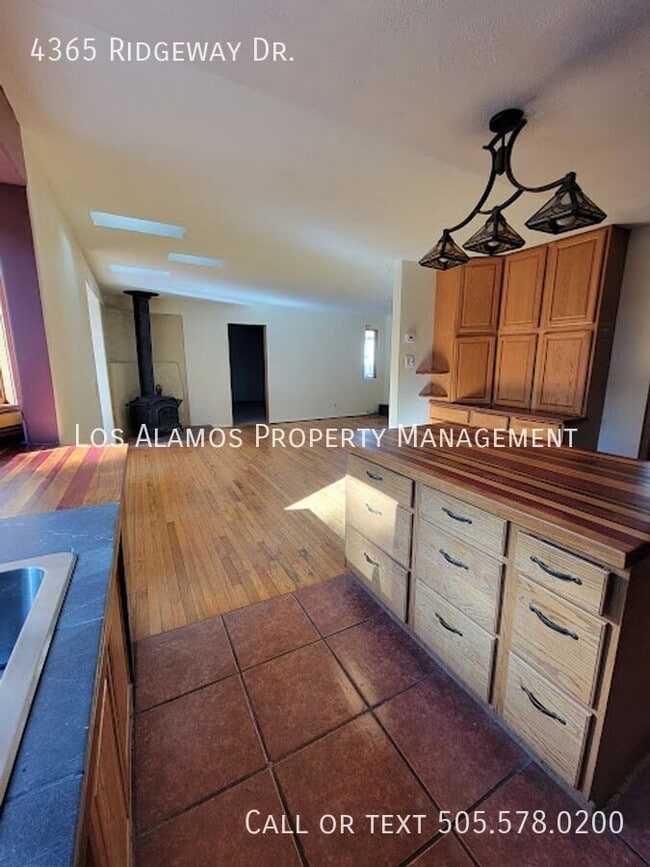 Building Photo - 4365 Ridgeway Dr