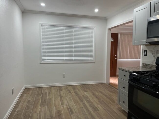 Building Photo - Downtown Tehachapi!!