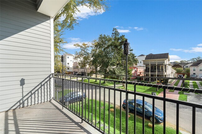 Building Photo - 1161 W 24th St