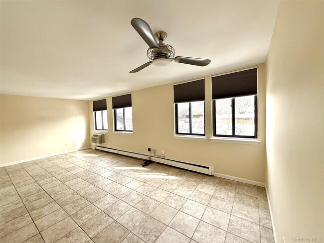 Building Photo - 722 US-6