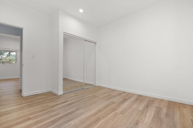 Building Photo - 3 Bedroom, 2 Bathroom apartment in a prime...