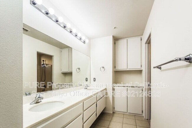 Building Photo - 31977 Arlington Cir