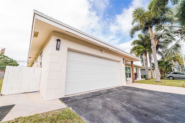 Building Photo - 8107 NW 74th Ave