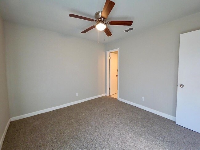 Building Photo - 2401 La Casa Dr