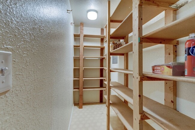 Building Photo - Charming 2-Bedroom Home with Bonus Room Ne...