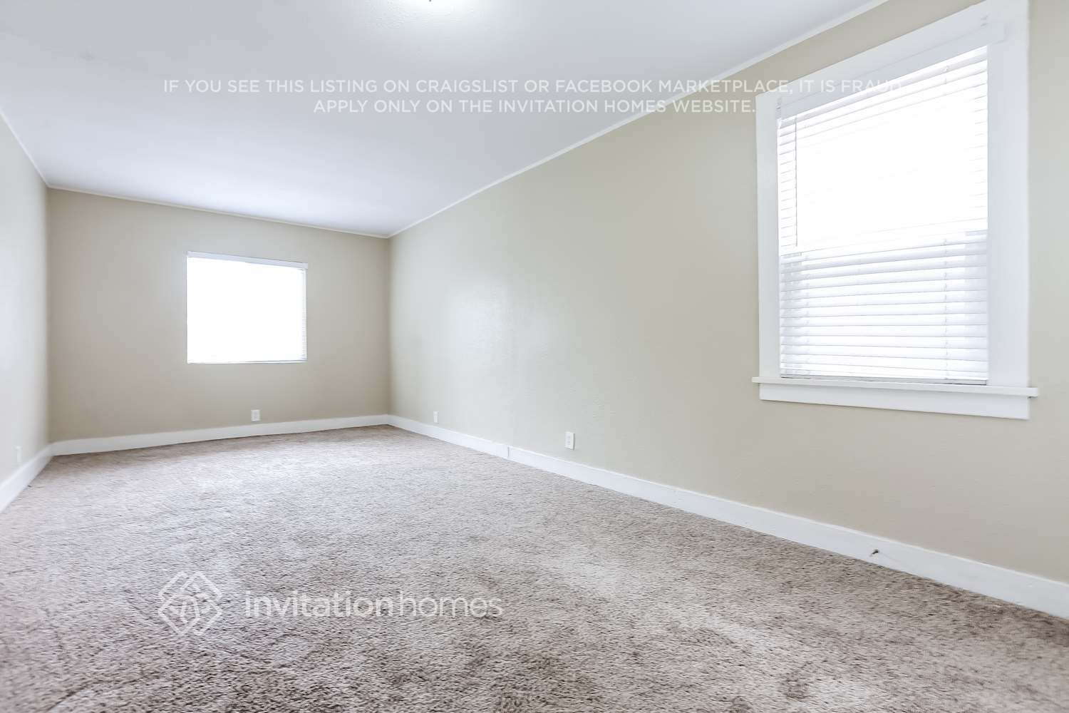 Building Photo - 2627 S Dunsmuir Ave