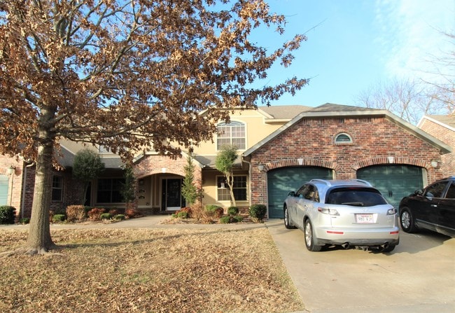 Building Photo - 2556 E Turtle Creek Dr