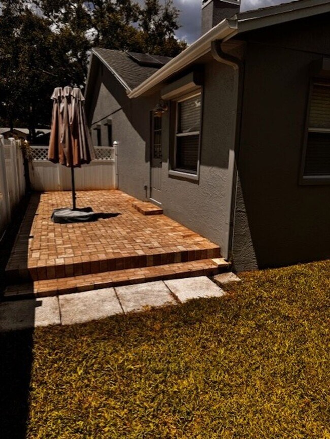 Building Photo - Available Now! Absolutely gorgeous 3 bedro...