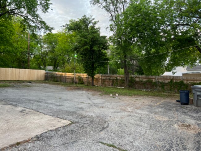 Building Photo - 2209 Mouser Ln