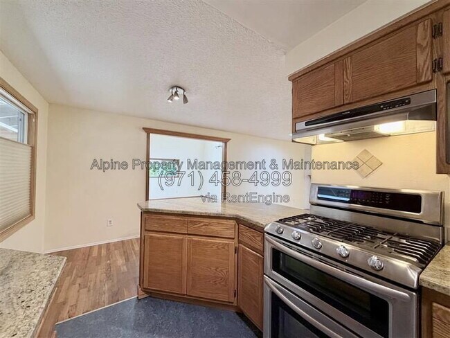 Building Photo - 4670 SW 160th Ave