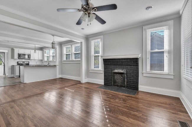 Building Photo - Stylish 2-Bed, 2-Bath Residence with Moder...