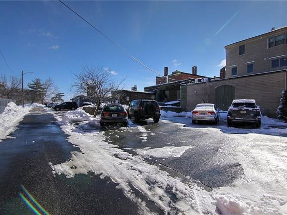 Building Photo - "Spacious 3-Bed Oasis with Granite Eleganc...