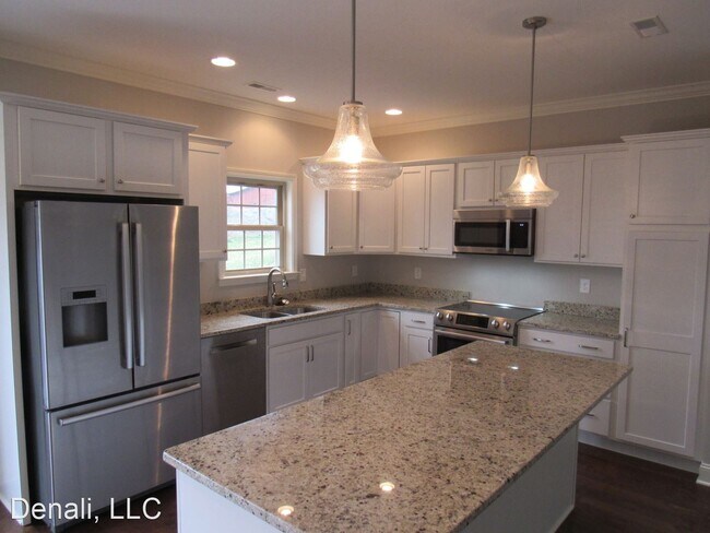 Building Photo - 3 br, 3 bath House - 222 Castle Downs Lane...