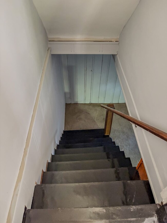 Building Photo - Charming Mid-Century Townhouse in Baltimor...