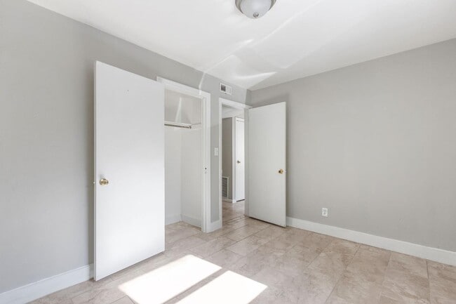 Building Photo - 1224 W 18th St