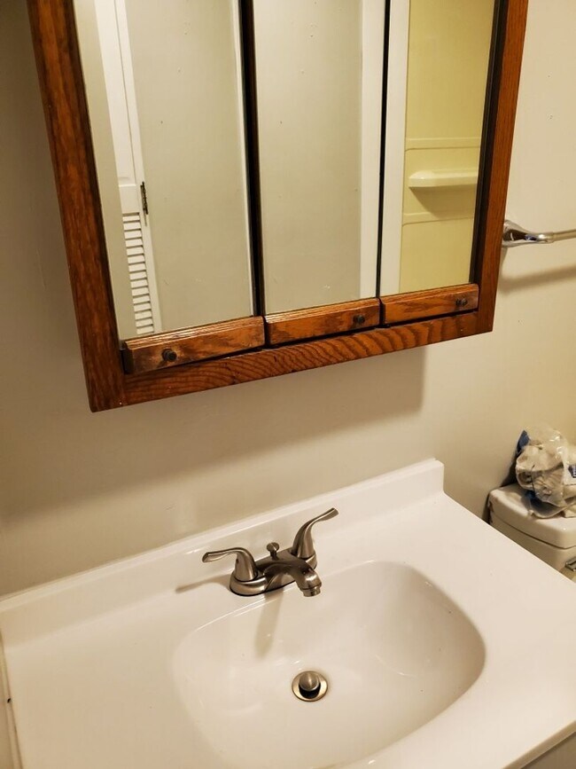 Building Photo - For Rent: 2 Bedroom, 1 Bathroom Home