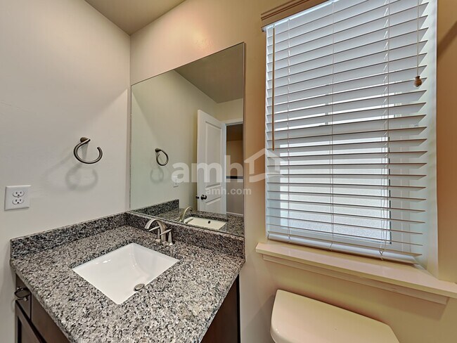 Building Photo - 3028 E S Village Dr