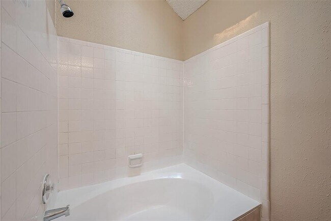 Building Photo - 4422 Waterfall Way